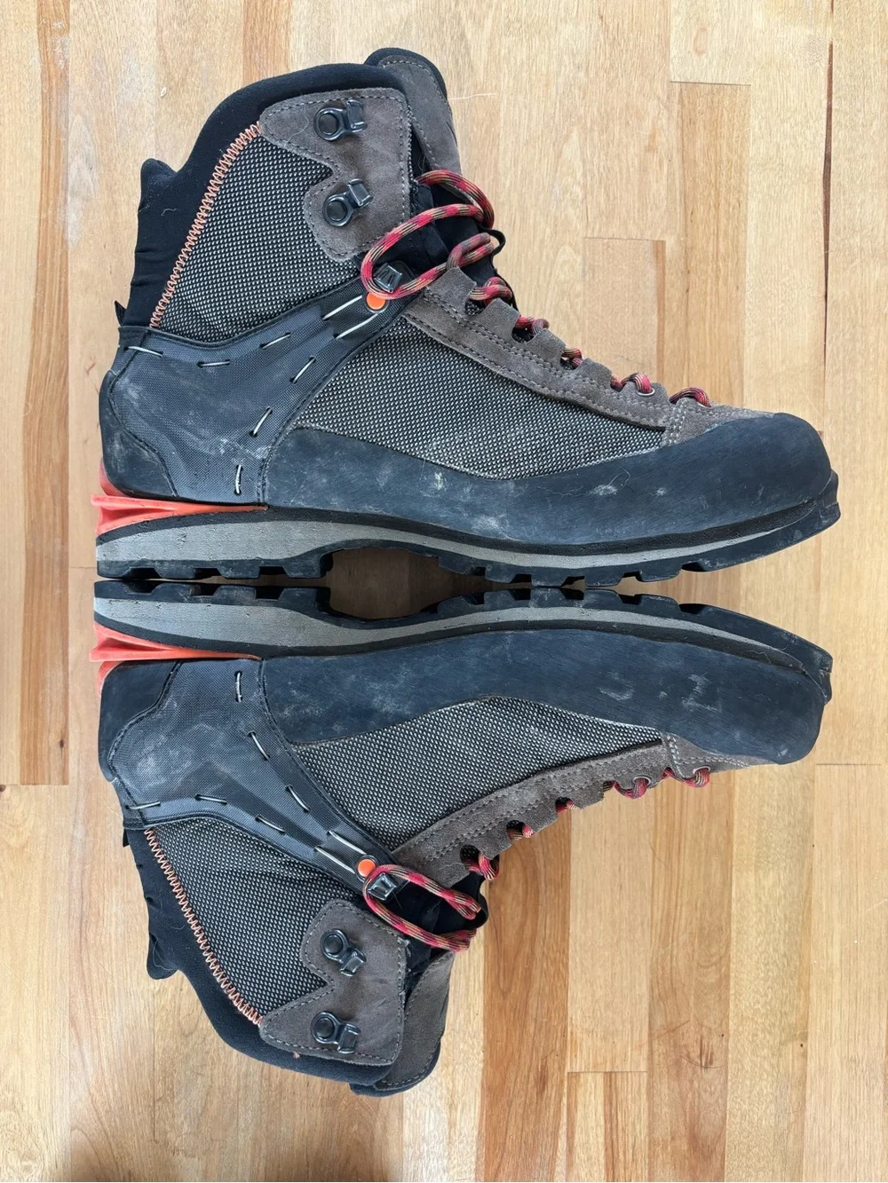 Men’s Brown Hiking Boots with Red Laces
